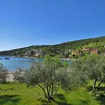 By Interhome * Raša