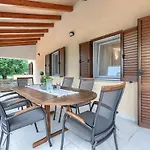 בית נופש By Interhome Raša
