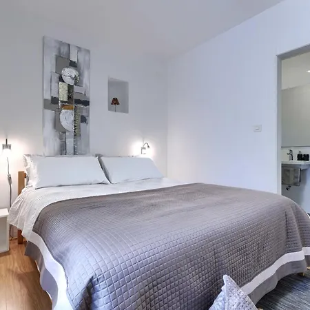 By Interhome