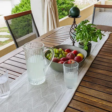 Dom wakacyjny By Interhome Raša