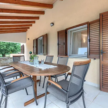Casa vacanze By Interhome Raša