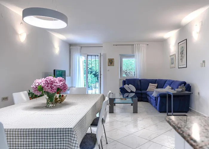 By Interhome * Raša