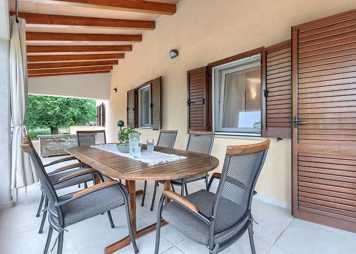 Dom wakacyjny By Interhome Raša